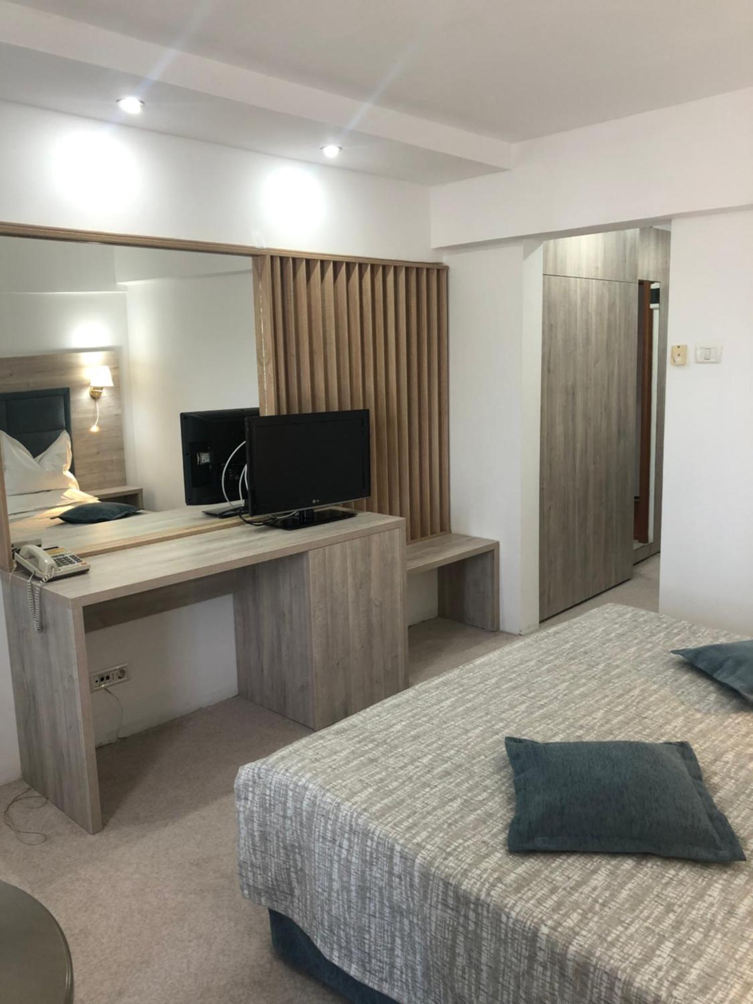 Hotel Condor Mamaia Buitenkant foto