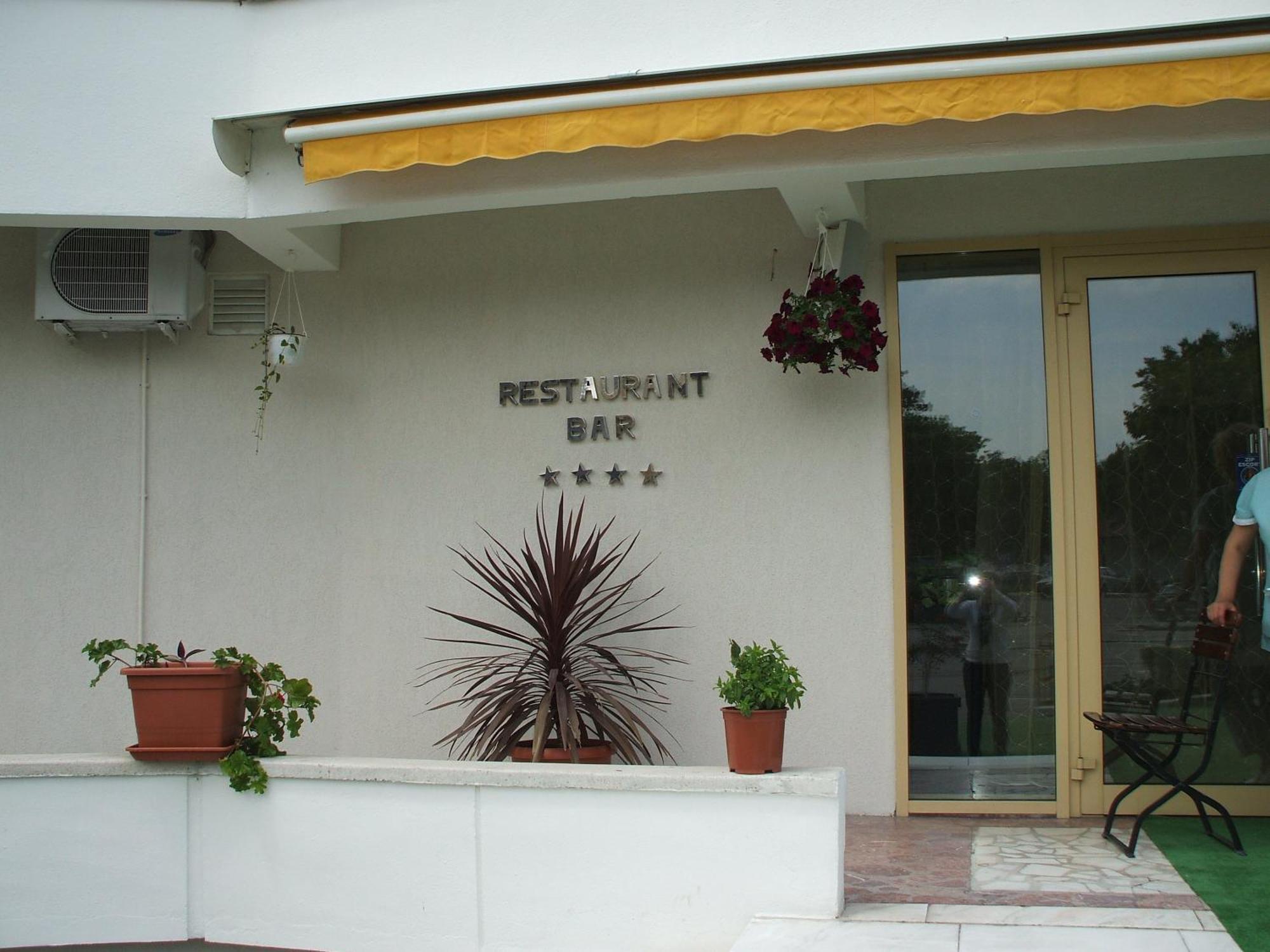 Hotel Condor Mamaia Buitenkant foto