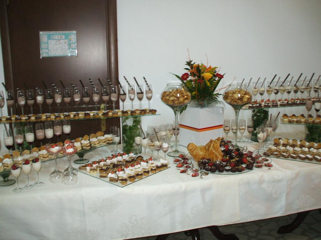 Hotel Condor Mamaia Buitenkant foto